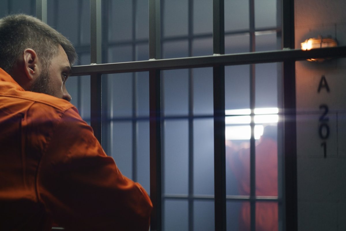 Itt az új őrület – jönnek a börtön hangulatú bárok, a vendégek narancssárga rabruhát kapnak