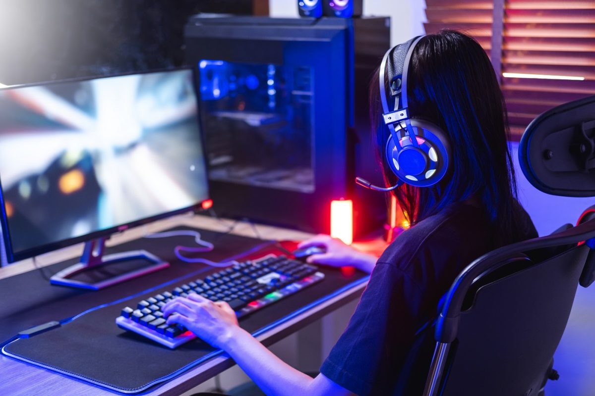 Ez a különleges szépségű lány abból él, hogy videojátékokkal játszik, 90 százalékban fiúk nézik