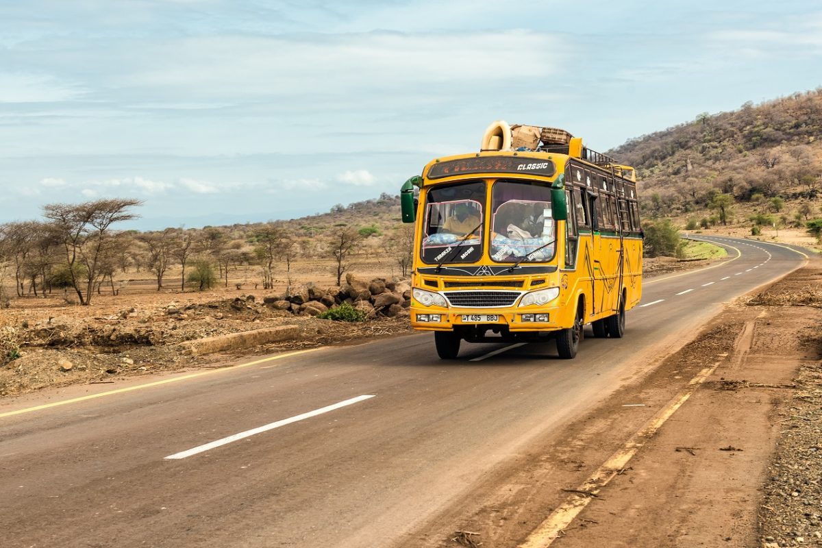 Temetésről hazafelé tartott busz borult fel, 25 ember életét vesztette