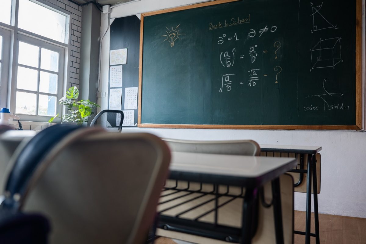 Botrány robbant ki egy tanárnő miatt, aki 16 éve éli az életét betegszabadságon