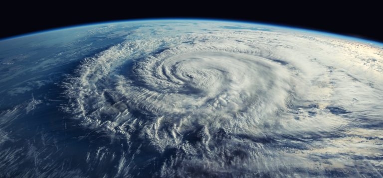 Elemi erővel csapott le Vietnámra a Kajiki tájfun, halottak is vannak