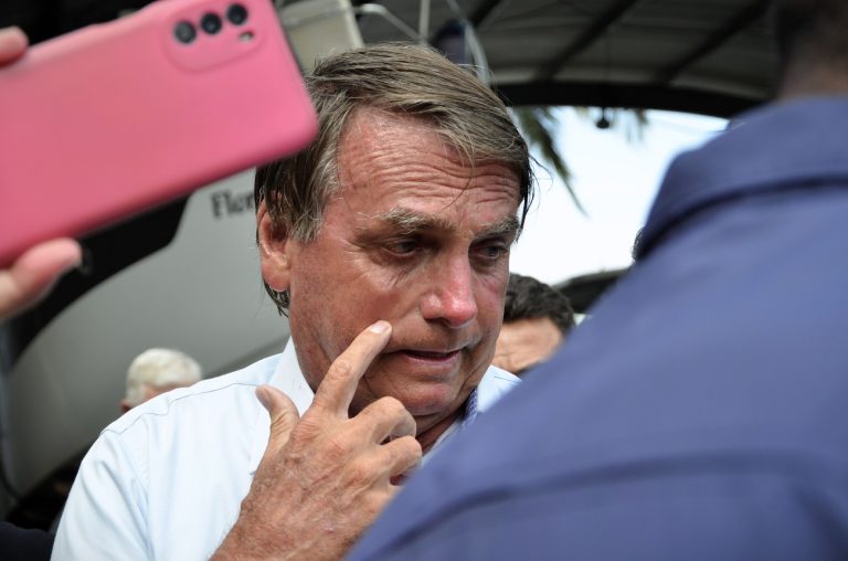 Argentínába akarhatott menekülni a volt brazil elnök, Jair Bolsonaro – 40 év börtönt is kaphat