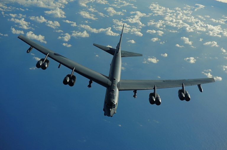 Két géppel is majdnem összeütközött egy amerikai B-52-es bombázó