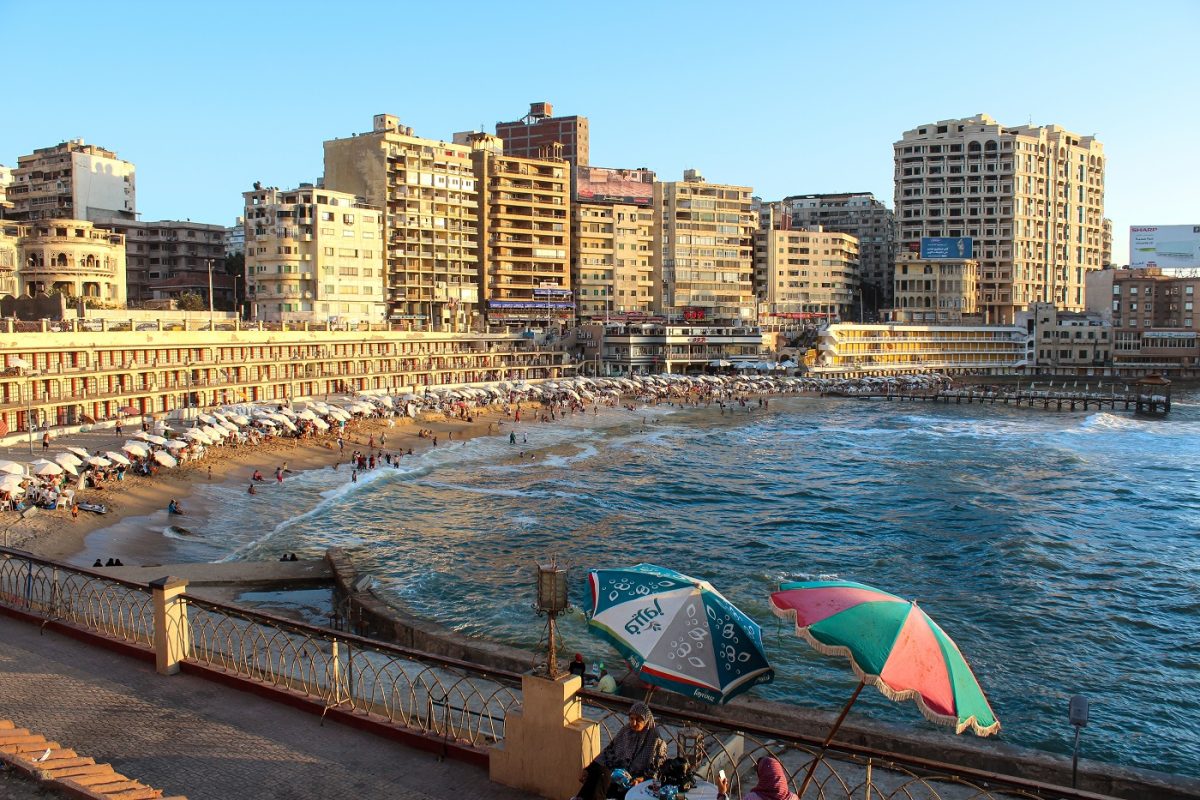 Tragédia az osztálykiránduláson – hat diák fulladt meg a tengerparton