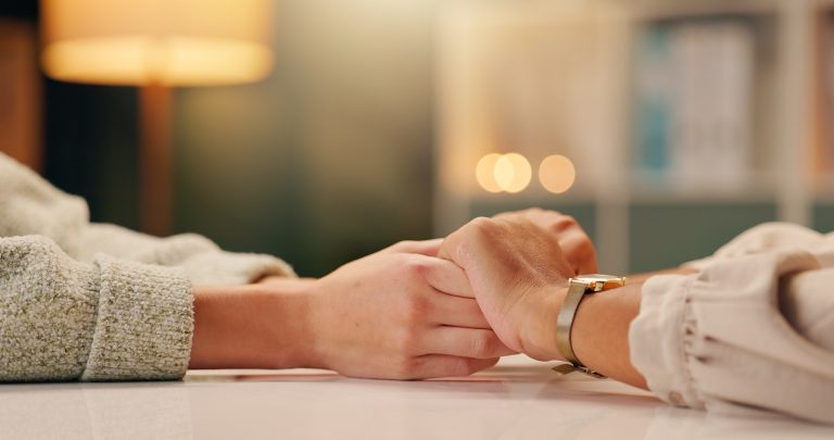 A gyászoló nő elvesztette a férjét, a házát, a rokonok kiforgatták a vagyonából, majd minden megváltozott