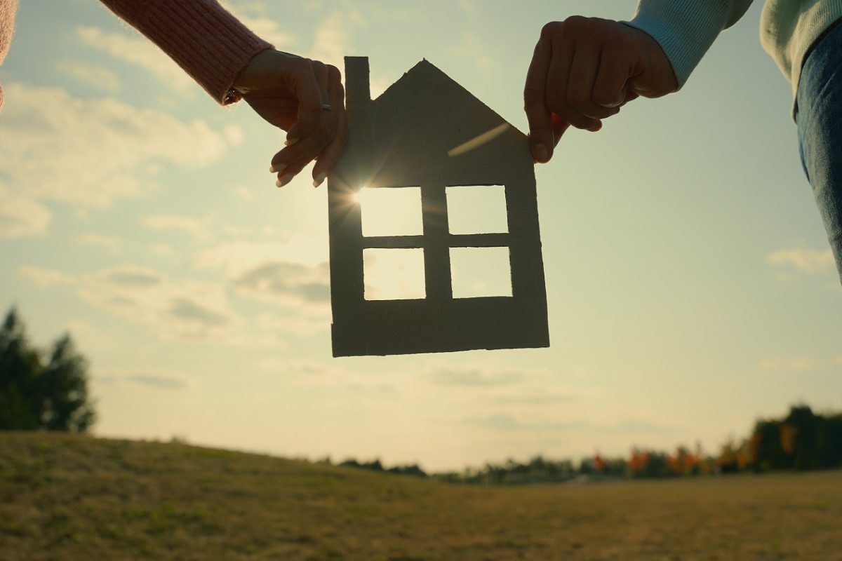 Új esély a gyermekvédelemből kikerülő fiataloknak – szeptember végéig lehet jelentkezni