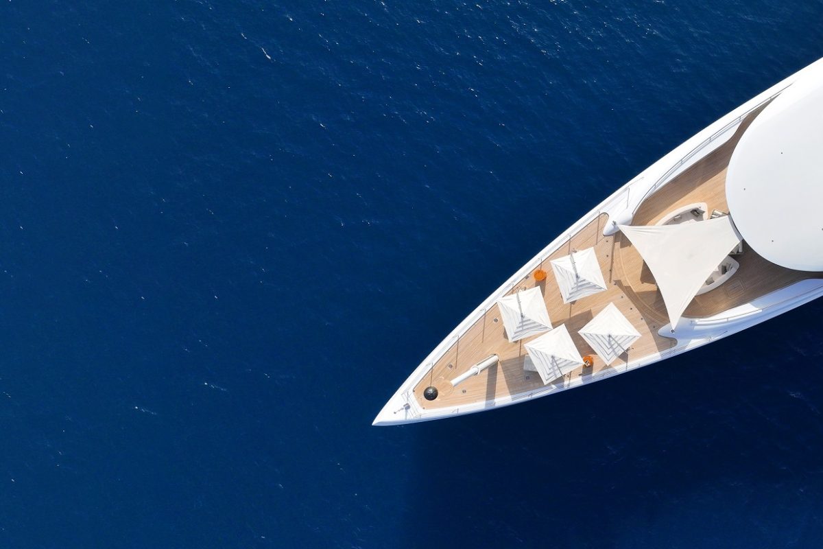 Putyinhoz közeli orosz milliárdos 300 millió dolláros hajóját árverezik el Amerikában