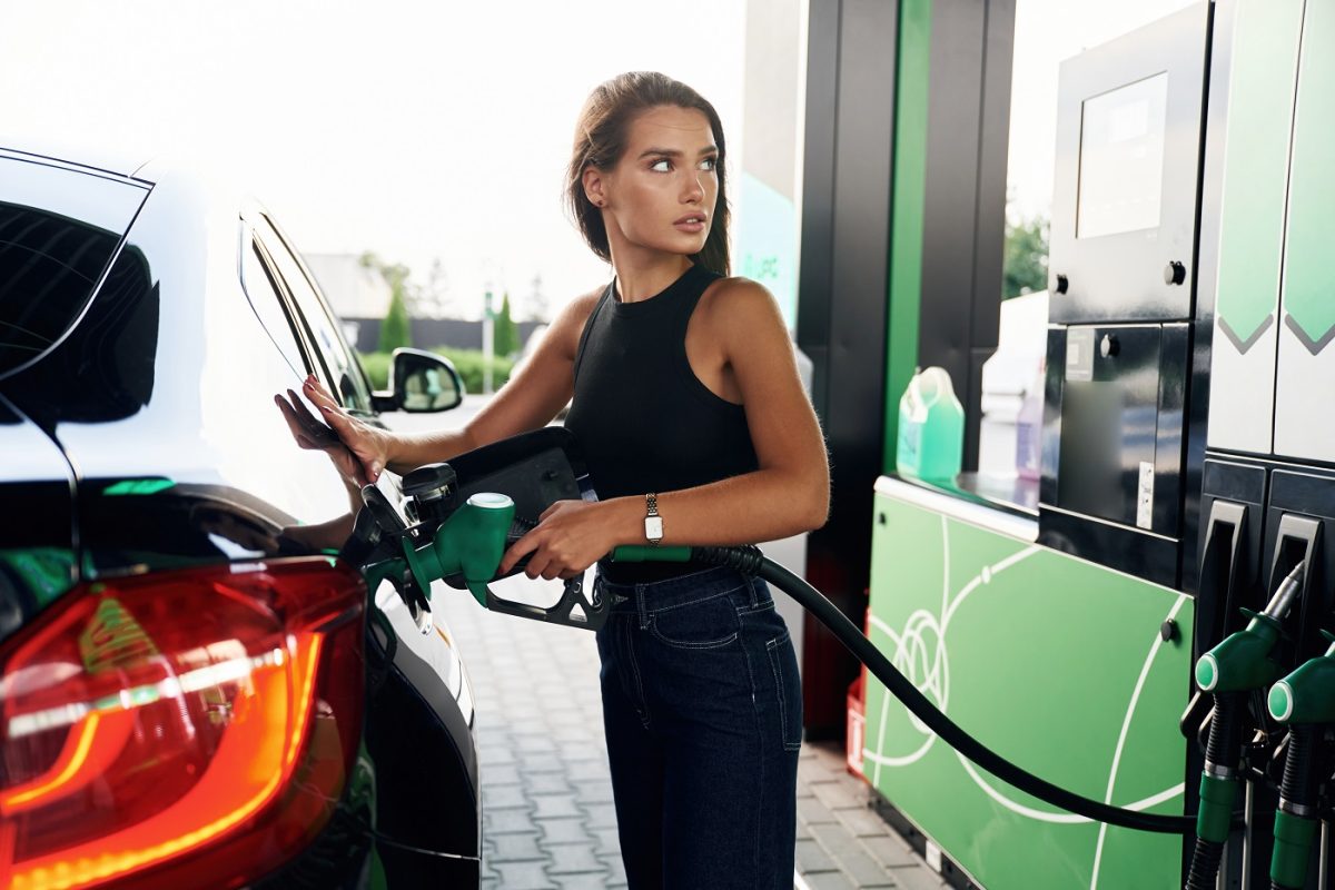 Megvannak az új üzemanyagárak, érdemes kicsit várni a tankolással