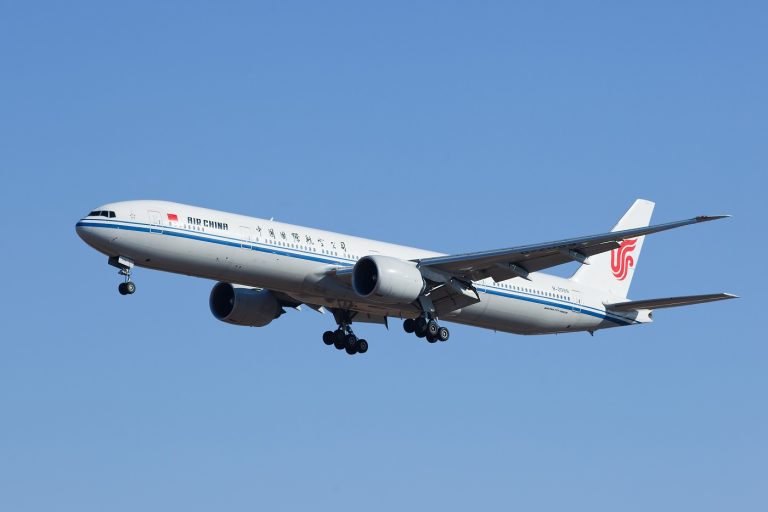 Hajtőműhiba miatt 311 emberrel a fedélzetén hajtott végre kényszerleszállást az Air China gépe Szibériában