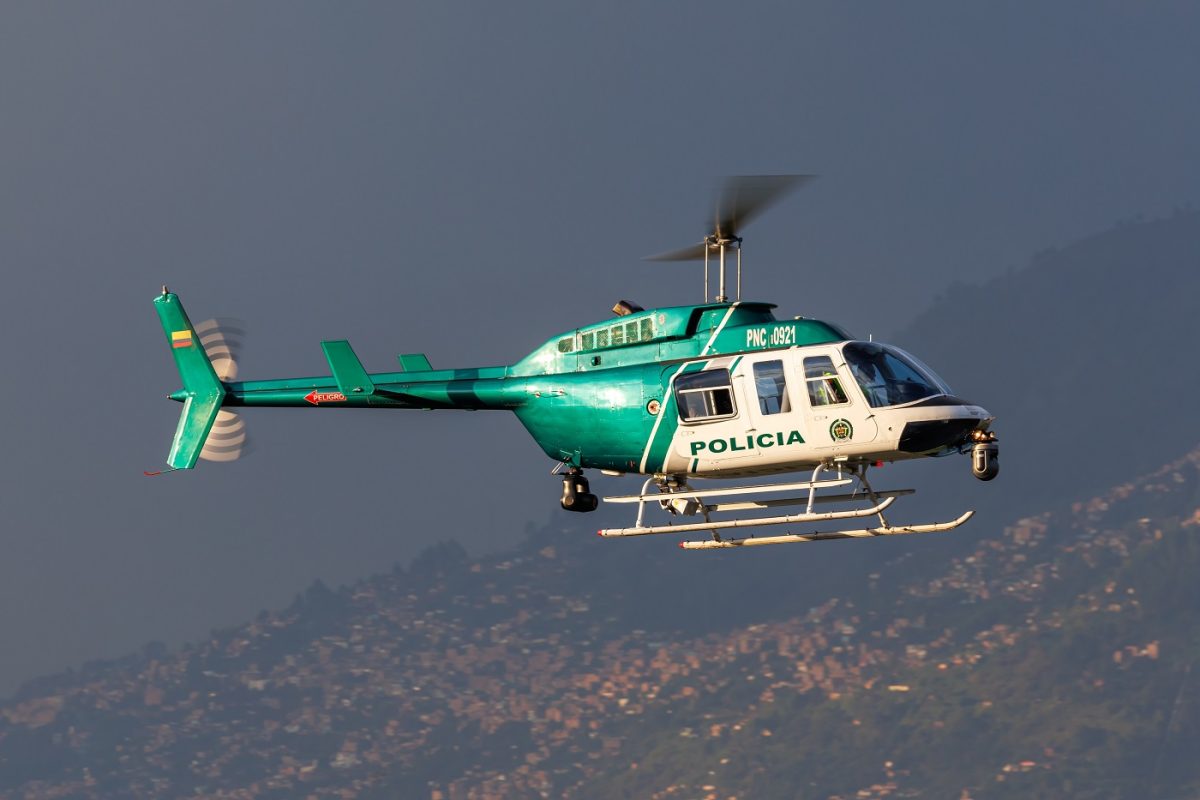 Vérfürdő Kolumbiában – autóbombát robbantottak és kilőttek egy rendőrségi helikoptert