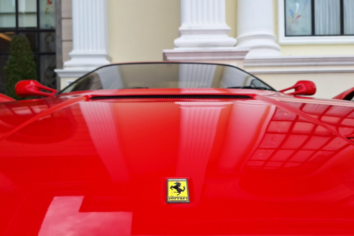 Heroinnal a Ferrarijában bukott le az ismert volt miniszterelnök fia