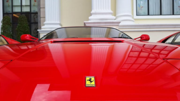 Heroinnal a Ferrarijában bukott le az ismert volt miniszterelnök fia