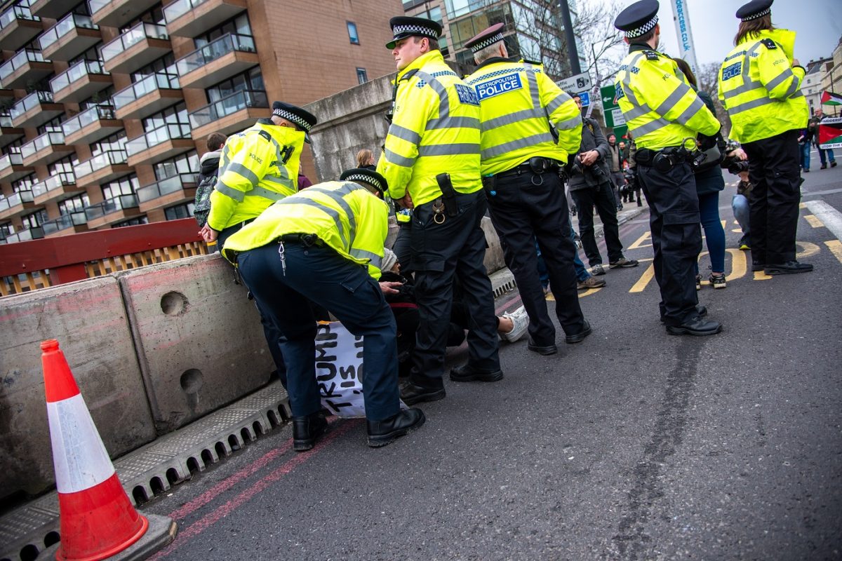 Közel 500 embert tartóztattak le Londonban a Palesztina Akció támogatására rendezett tüntetésen