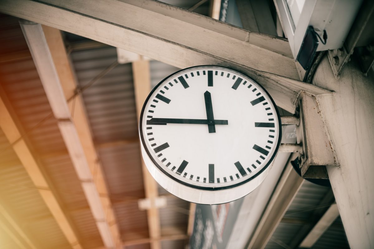 Egy nap parkolás 140-szeres áron a pályaudvaron, le is vonta a kártyáról a pénzt