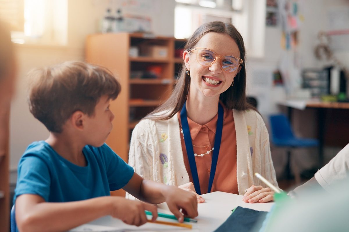 Pedagógus-igazolvány jár a külhoni tanároknak, támogatást kapnak a hazatérő diákoknak