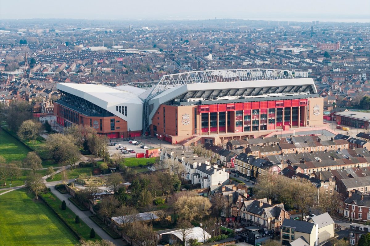 Botrány a Liverpool meccsén – Slot szerint elfogadhatatlan, ami az este történt