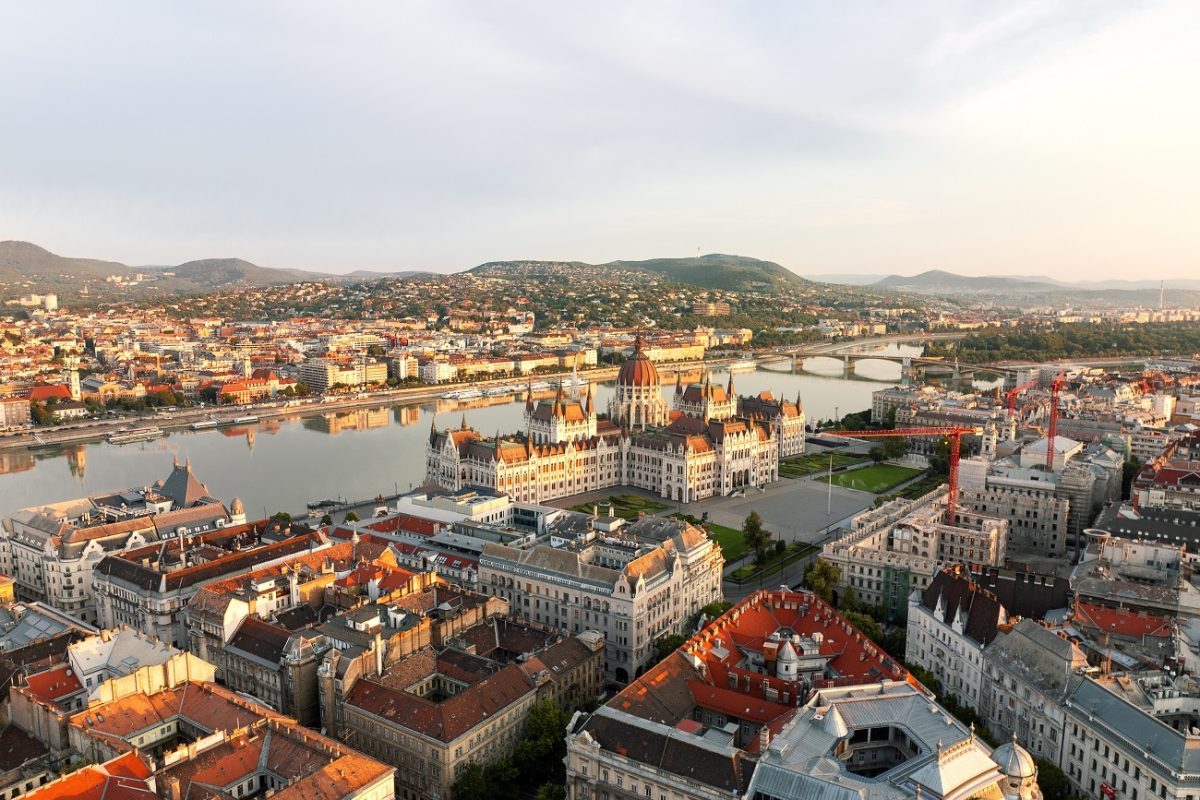 Napokon át tartó lezárások és korlátozások jönnek Budapesten