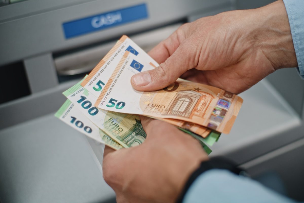 Vegyes mozgásban van a forint, ennyi 1 euró szerda reggel