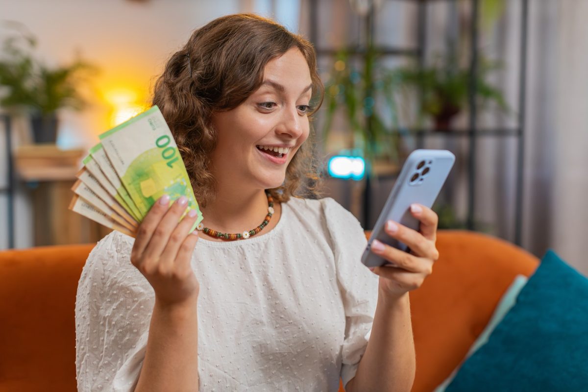 Megmozdult a forint, ennyi 1 euró péntek reggel