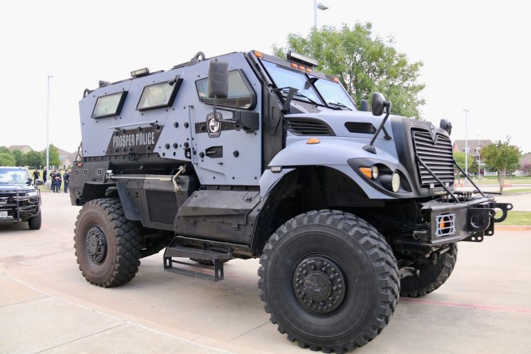 Riasztás a dallasi bevándorlási hivatalnál – azt állította egy férfi, bomba van a táskájában