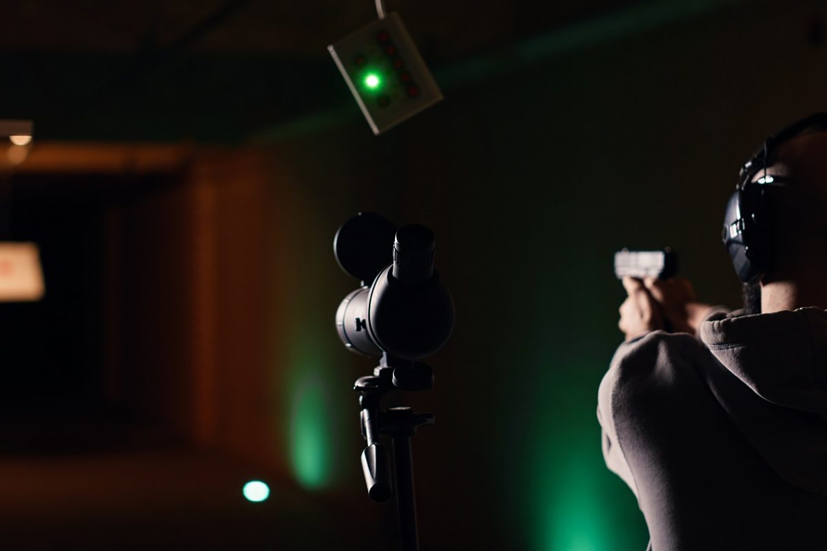 Most mindenki erről a gyönyörű fiatal rendőrnőről beszél, igazi mesterlövész