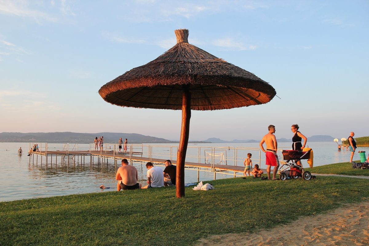 Kiemelten fontos információt kaptak a Balaton-átúszás résztvevői