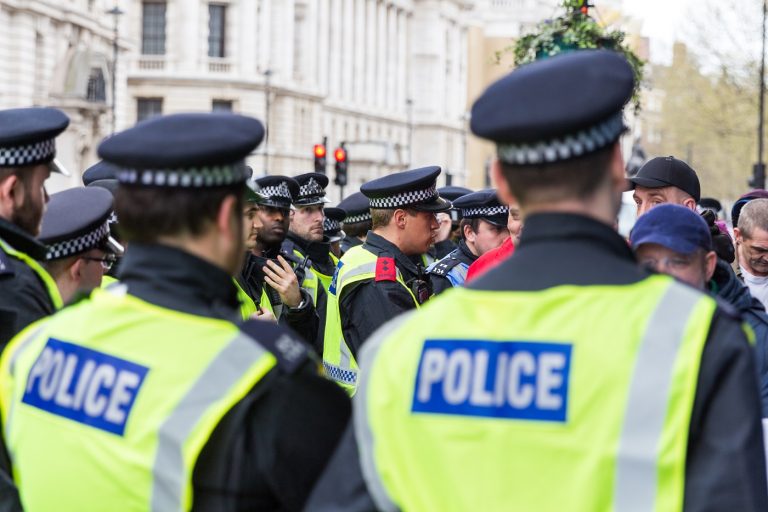 Bíróság elé áll a Magyarországról kitiltott Kneecap rappere