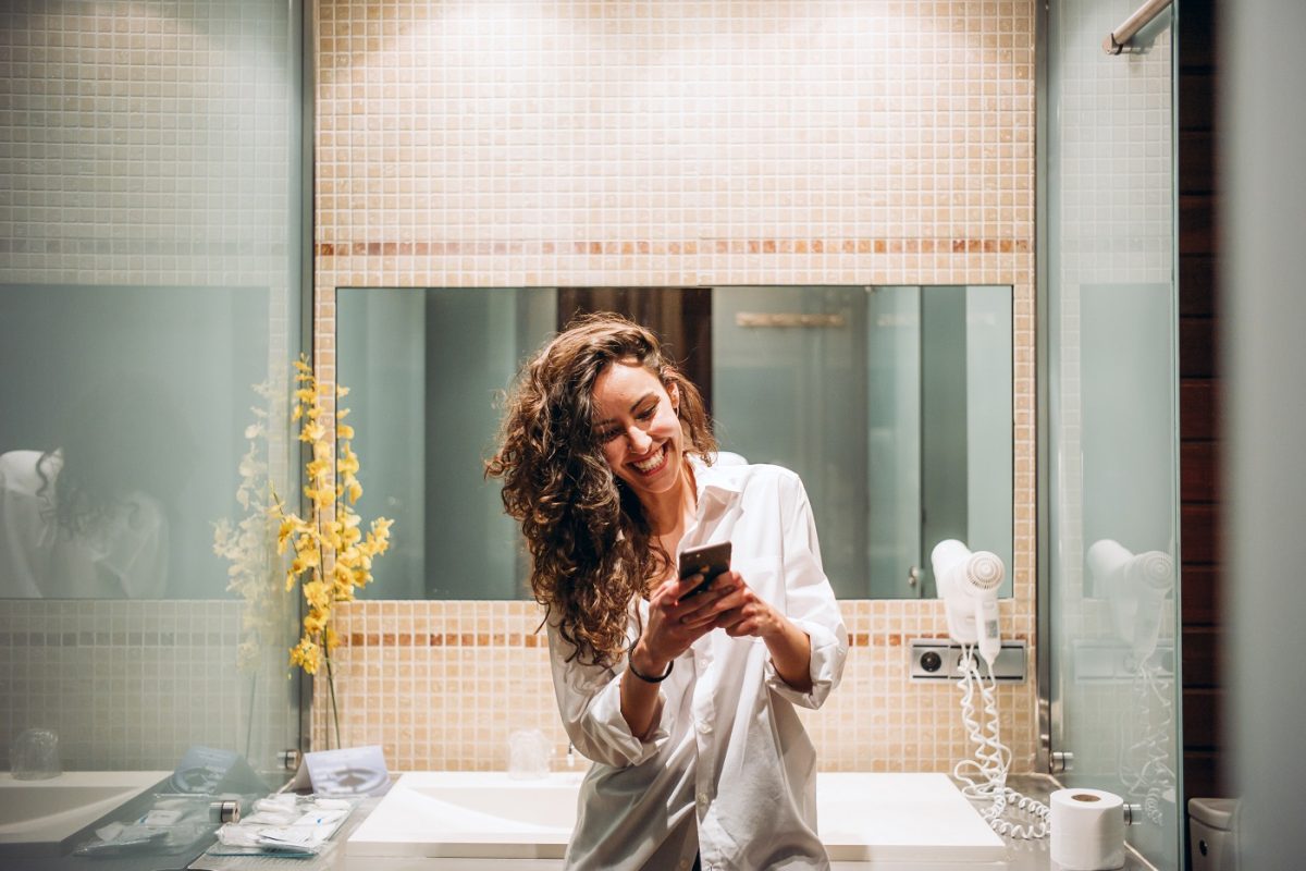 Ez történik az Android vagy az Iphone okostelefonoddal a fürdőben