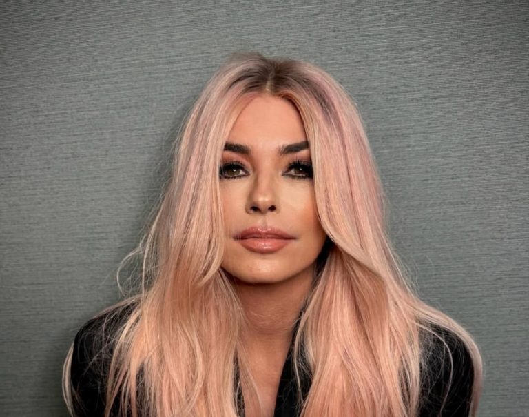 Alig hiszünk a szemeinknek – 60 éves lett Shania Twain, de 40-nek sem néz ki