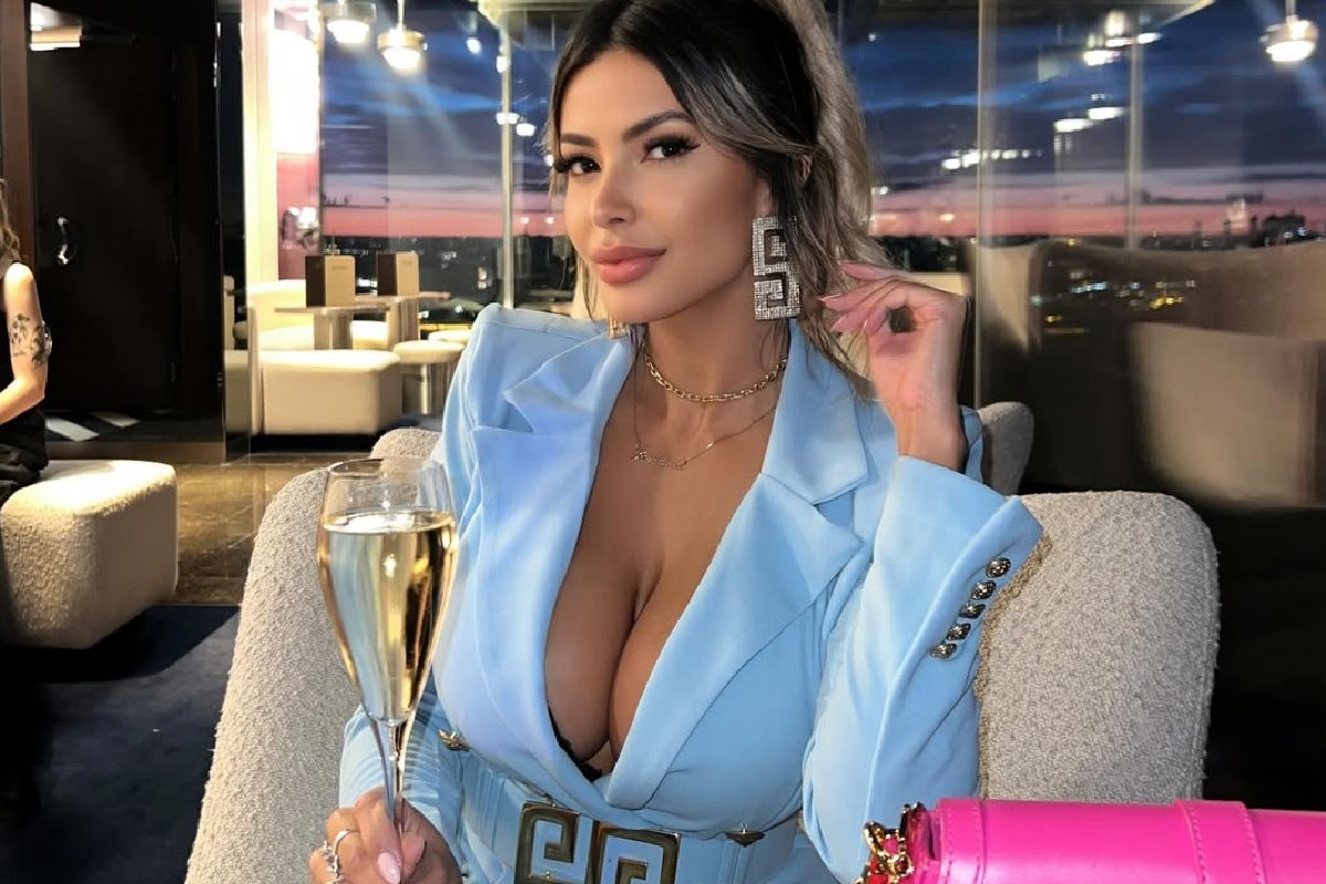 Az ismert modell annyit költött plasztikai műtétekre, hogy elvitték egy külön szobába az okmányirodában