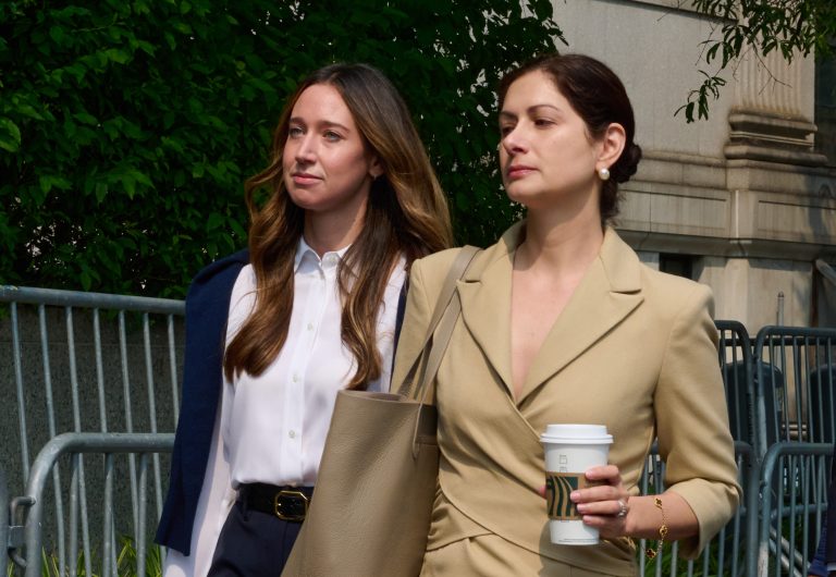 7 év börtönt kapott egy fiatal nő egy 64 milliárdos csalás miatt