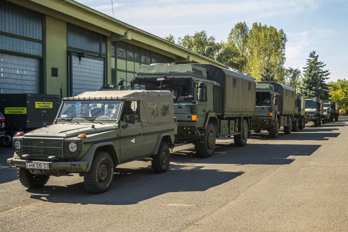 Honvédségi figyelmeztetés érkezett – óvatosan a katonai járművek közelében