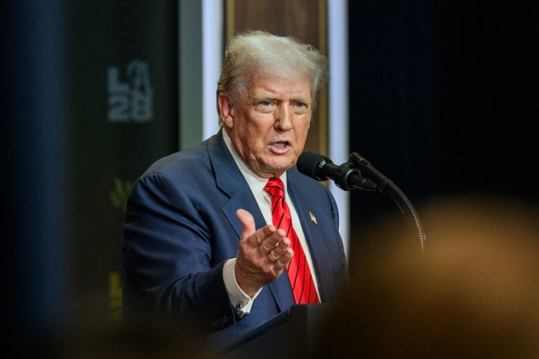 Trump bejelentette, az amerikai hadsereg kilőtt egy Venezuelából érkező drogszállító hajót