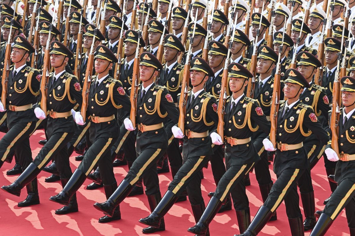 Egyre durvább fegyvereket mutat be Kína, itt a következő