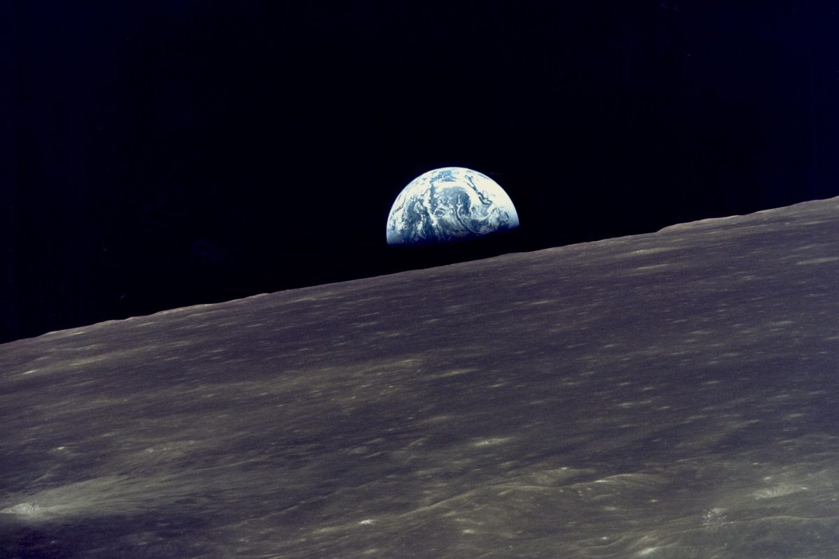 Több mint fél évszázad után újra embereket küldene a Holdra a NASA