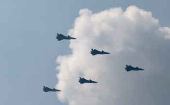 Kínánál betelt a pohár – azonnali figyelmeztetést adott ki a brit és az amerikai hadihajók miatt