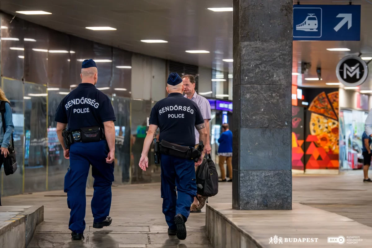 Női drogdílert fogtak a Népligetnél a rendőrök