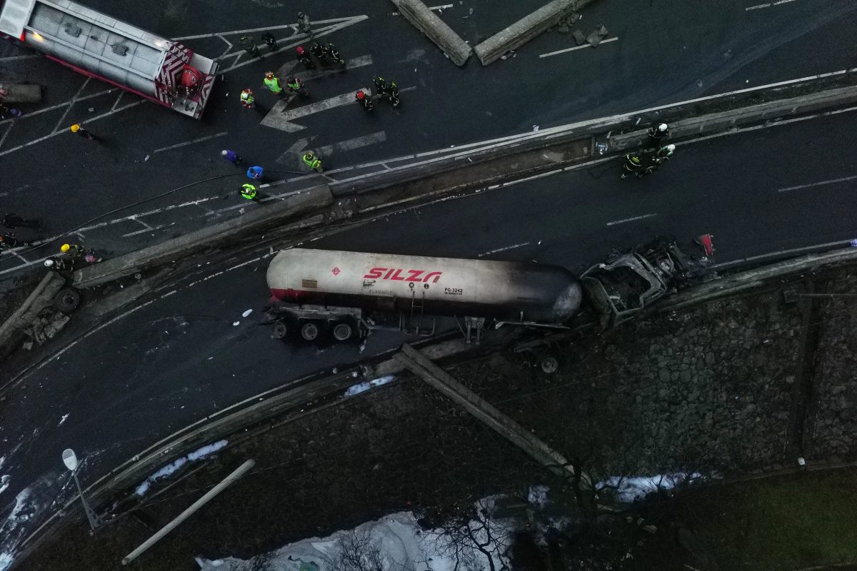 Már 25 áldozata van az autópályán bekövetkezett hatalmas robbanásnak