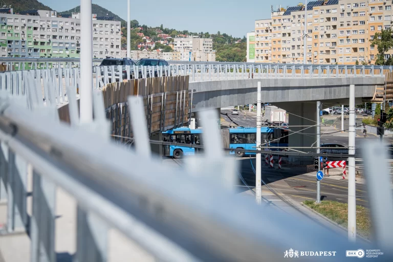 Új szakaszába lépett a Flórián téri felüljáró felújítása