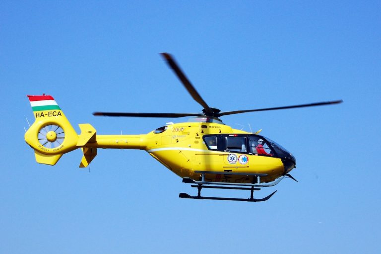 Mentőhelikopter szállt le az 55-ös főúton történt drámai balesetnél