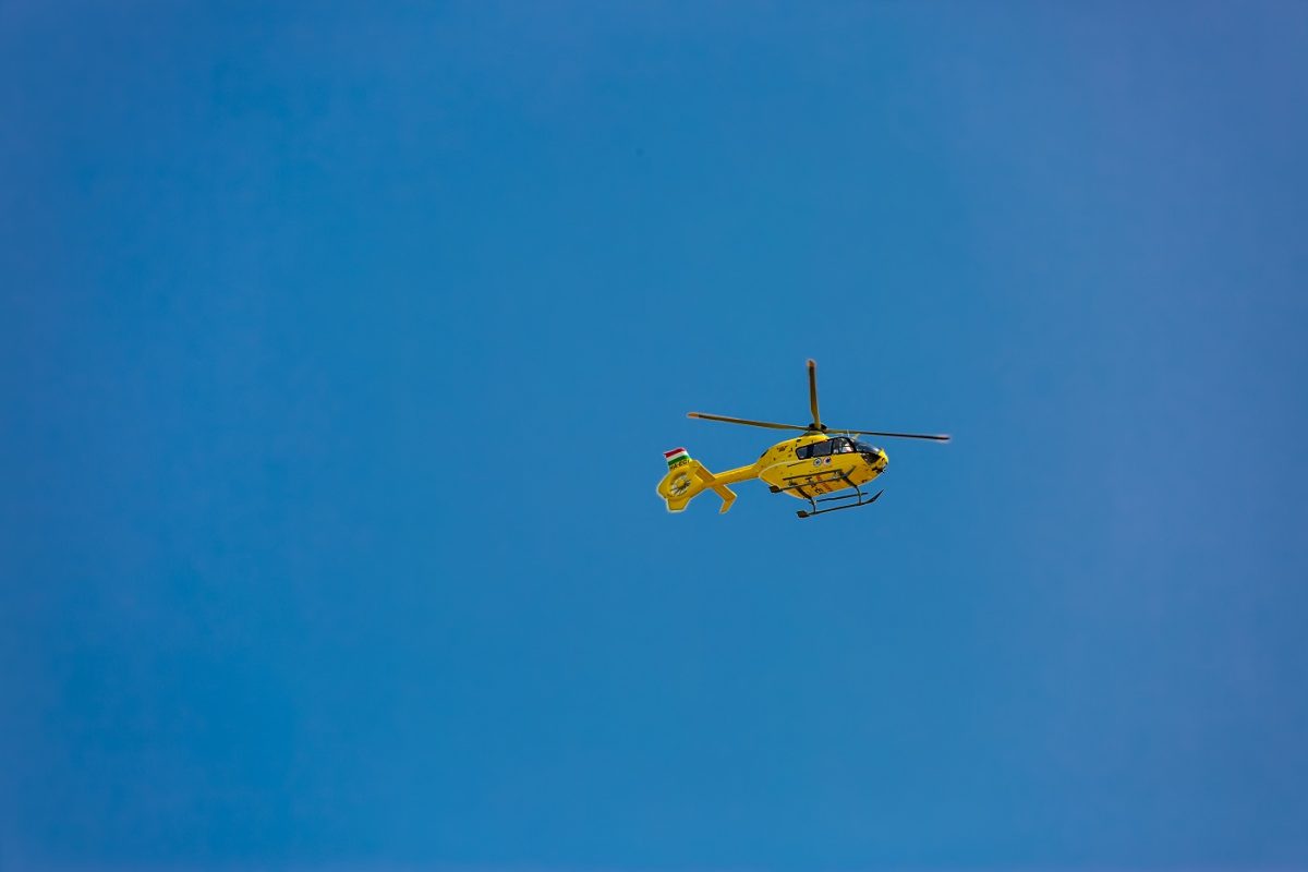 Tragédia történt a Lidl parkolójában – mentőhelikopter is érkezett, de meghalt a vásárló