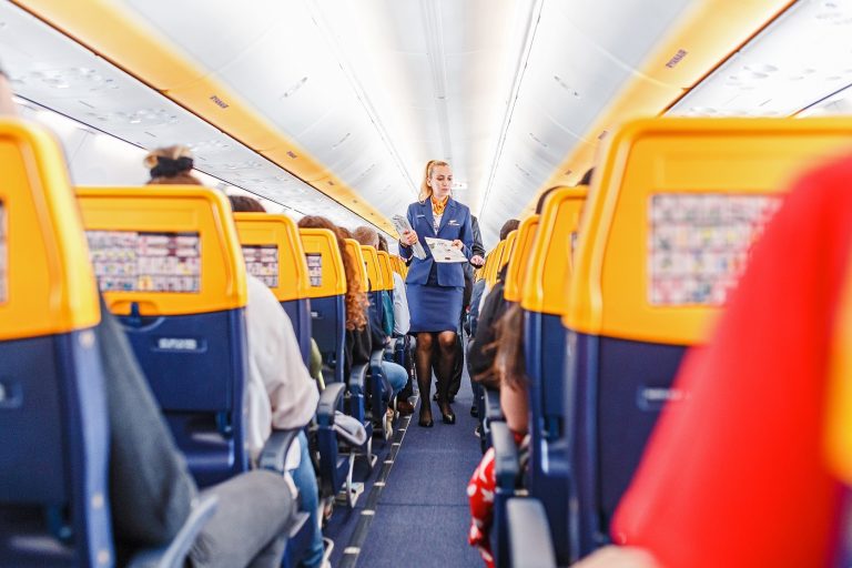 Milyen ételeket és italokat vihetünk fel magunkkal repülőgép fedélzetére? Itt van a lista