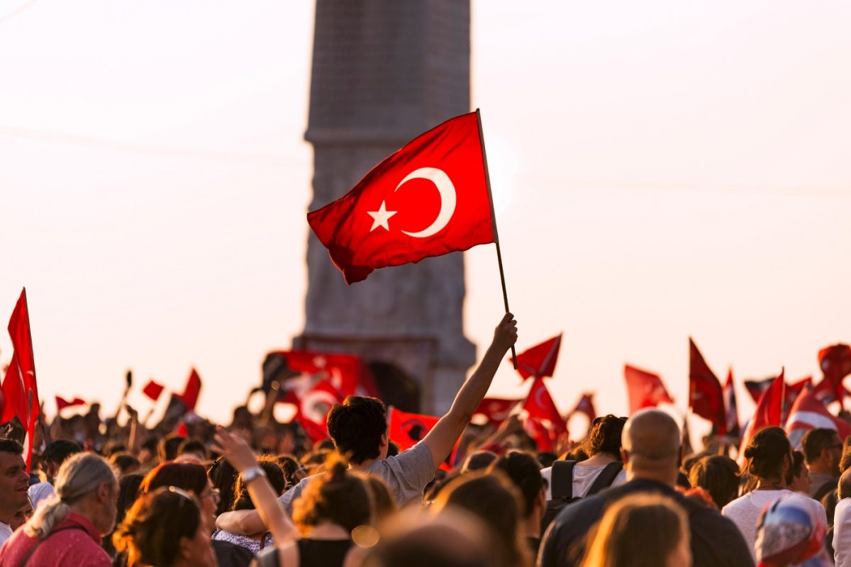 Politikai vihar Isztambulban – korrupciós ügyben vettek őrizetbe egy ismert polgármestert