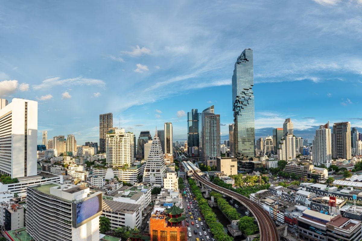 Óriási útszakasz omlott be Bangkokban – evakuálások és közlekedési káosz a thaiföldi fővárosban