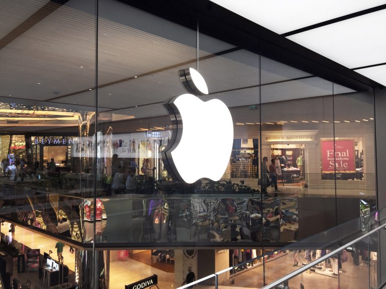 iPhone 17: új szelfikamera, amivel a telefon elforgatása nélkül készíthetsz csoportképet