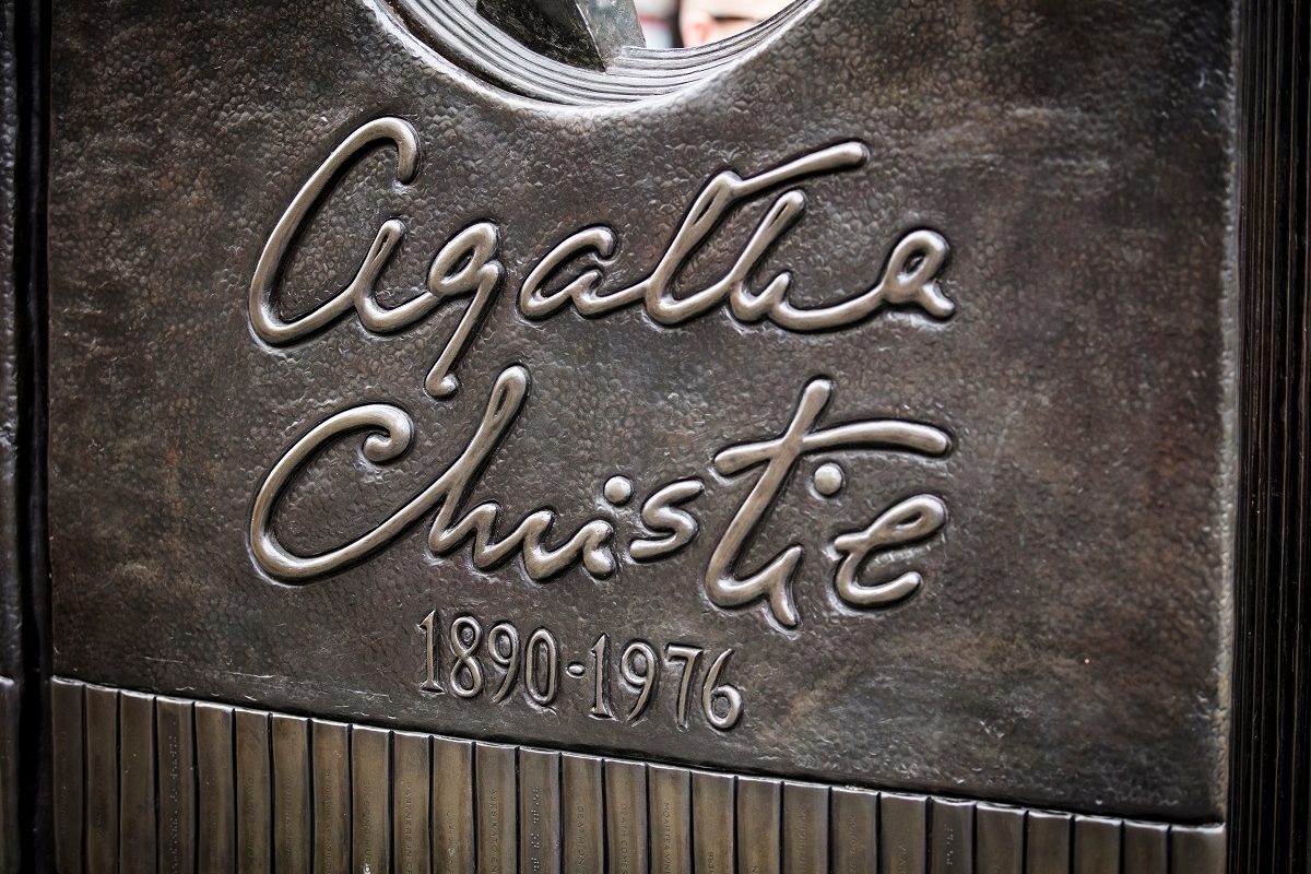Közeleg a Netflix „Agatha Christie A hét számlap rejtélye” című limitált sorozata