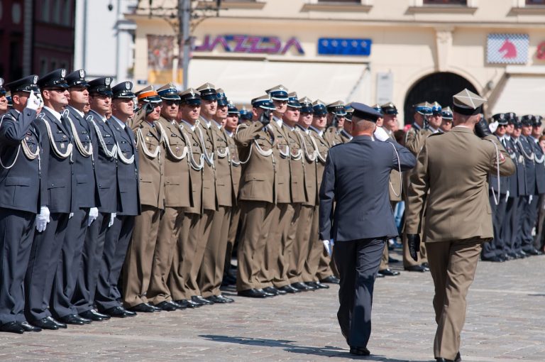 Újabb incidens Lengyelországban – drón jelent meg lengyel kormányzati épületek felett, azonnal kilőtték