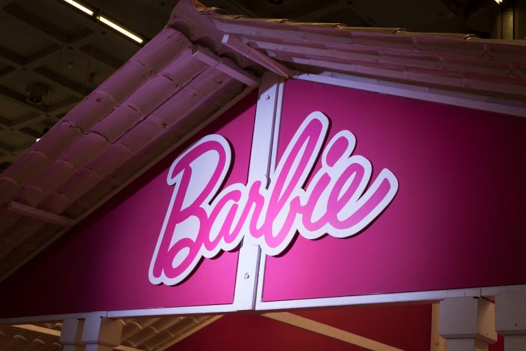 Részegen, rózsaszín gyerek Barbie-dzsippel indult üdítőért – rendőri intézkedés lett a vége