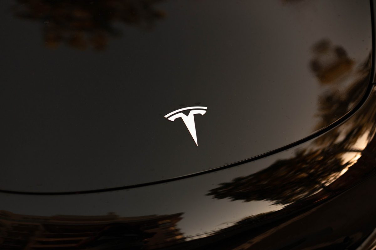 Hacker buktatta le a Teslát – 243 millió dolláros kártérítésre kötelezik céget egy halálos baleset miatt