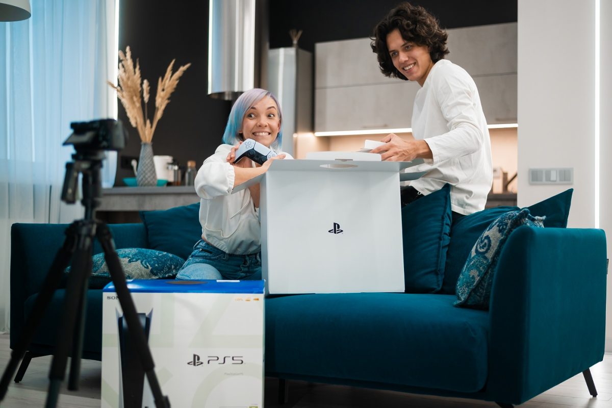 Vége a konzolháborúnak? – A játékosok az Xbox és a PlayStation közeledését ünneplik